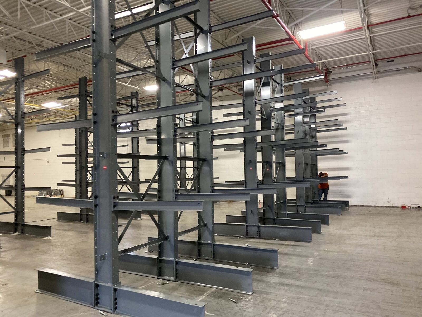 Open cantilever rack arms for long loads